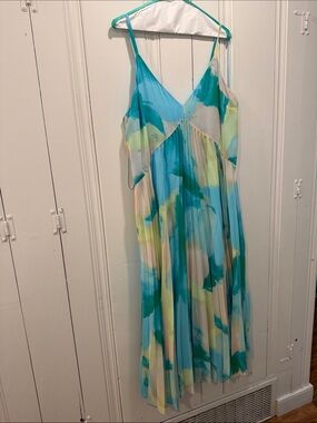 Chelsea28 Turquoise & Yellow Pleated Maxi Dress